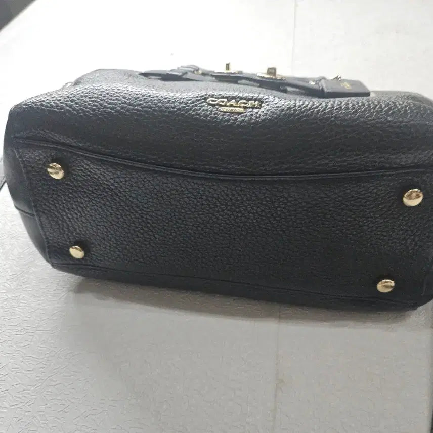 [SOLD OUT] 코치 스웨거 27 인 페블 레더 크로스  토드백