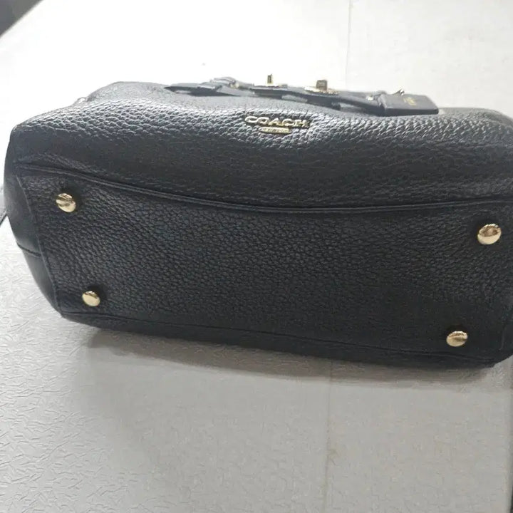 [SOLD OUT] 코치 스웨거 27 인 페블 레더 크로스  토드백