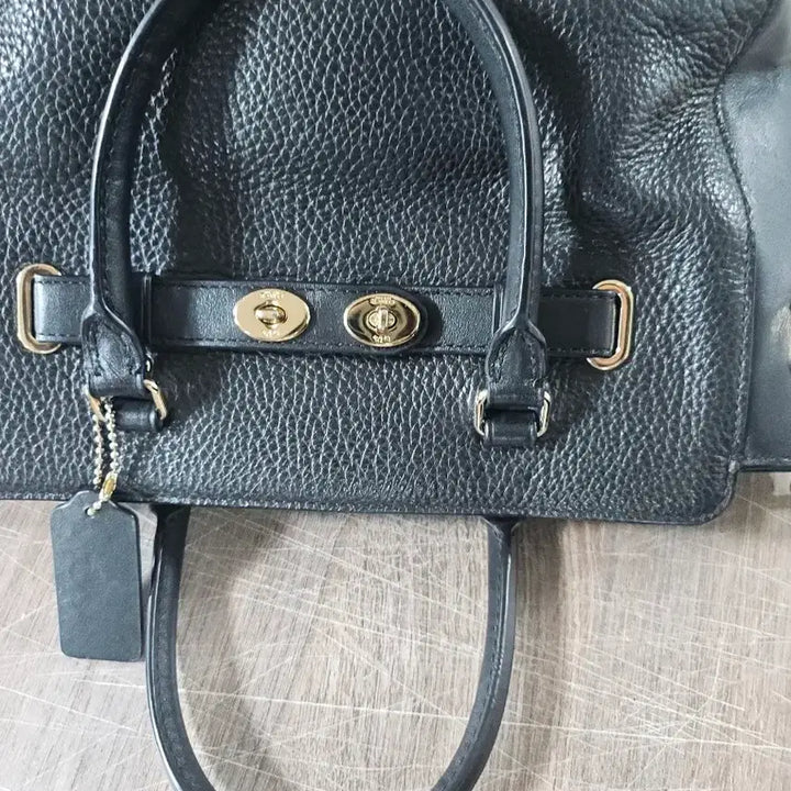 [SOLD OUT] 코치 스웨거 27 인 페블 레더 크로스  토드백