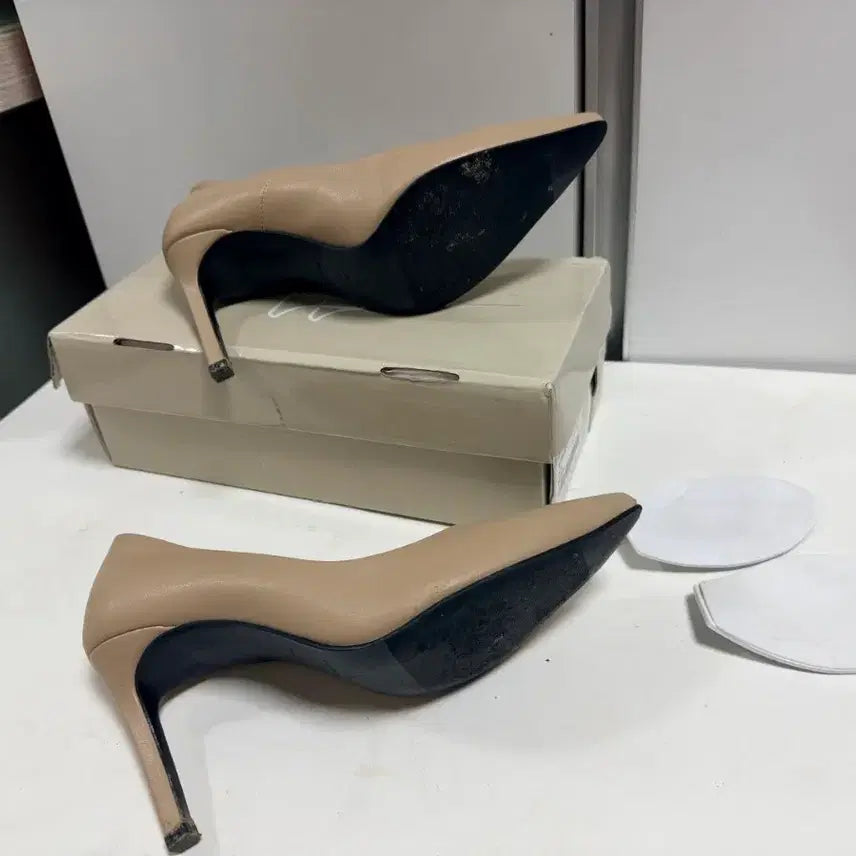 [SOLD OUT] (1번 신은 새제품무방) 정가 52,900원 다리 라인 이뻐보임 사뿐 카