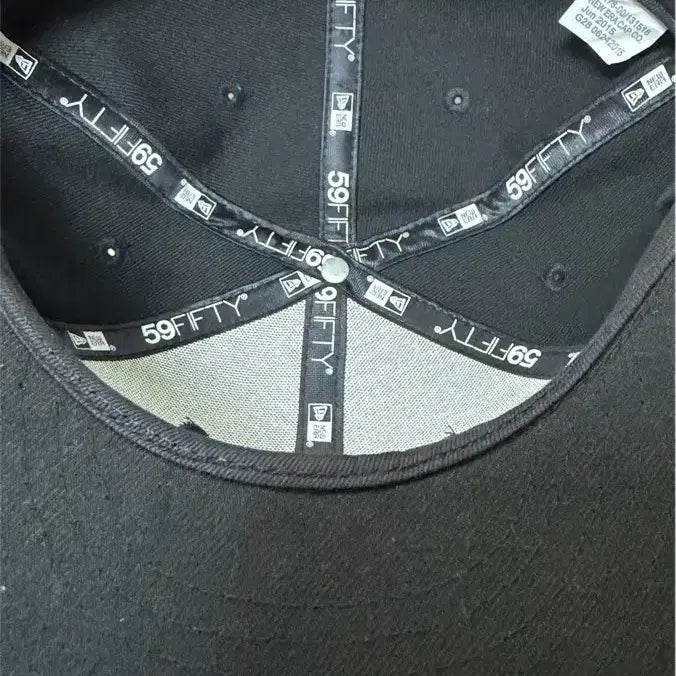 [SOLD OUT] [7 5/8,60.6cm]스투시 x 뉴에라 fitted cap 블랙