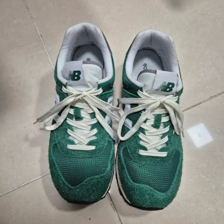 [BUNJANG] New Balance 574 Green Sneakers Size 255 / 뉴발란스 574    255