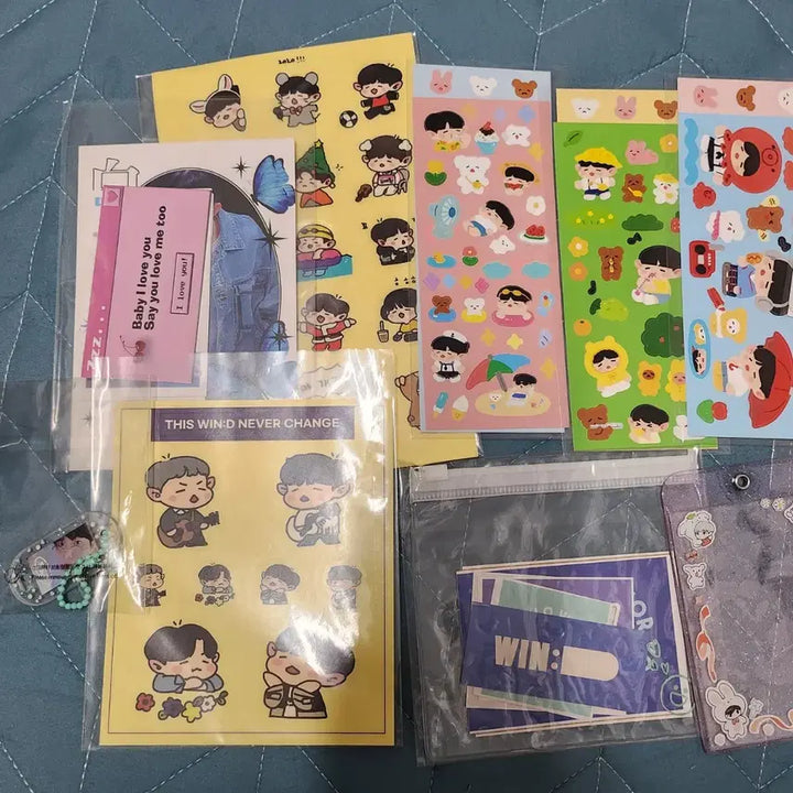 [BUNJANG] Kim Jaehwan Goods Bundle Set (Sticker, Keyring, Postcard) / 김재환 굿즈 일괄(스티커, 키링, 엽서 등)