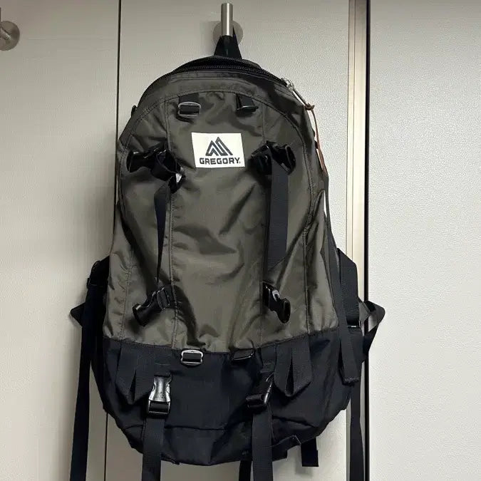 [BUNJANG] Gregory x Thisisneverthat Day &amp; Half Backpack Olive Brown / 그레고리 x 디스이즈네버댓 데이앤하프 올리브 브라운