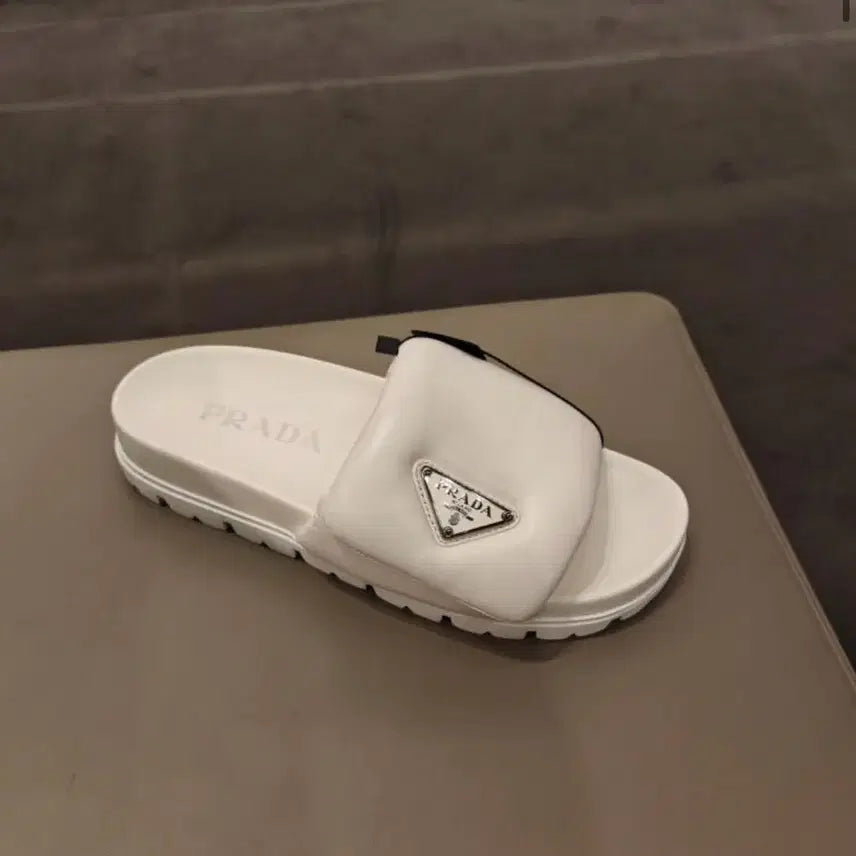 [BUNJANG] Prada Nappa Padded Triangle Logo Slippers / 프라다 나파패딩 삼각로고 슬리퍼 36 - 화이트