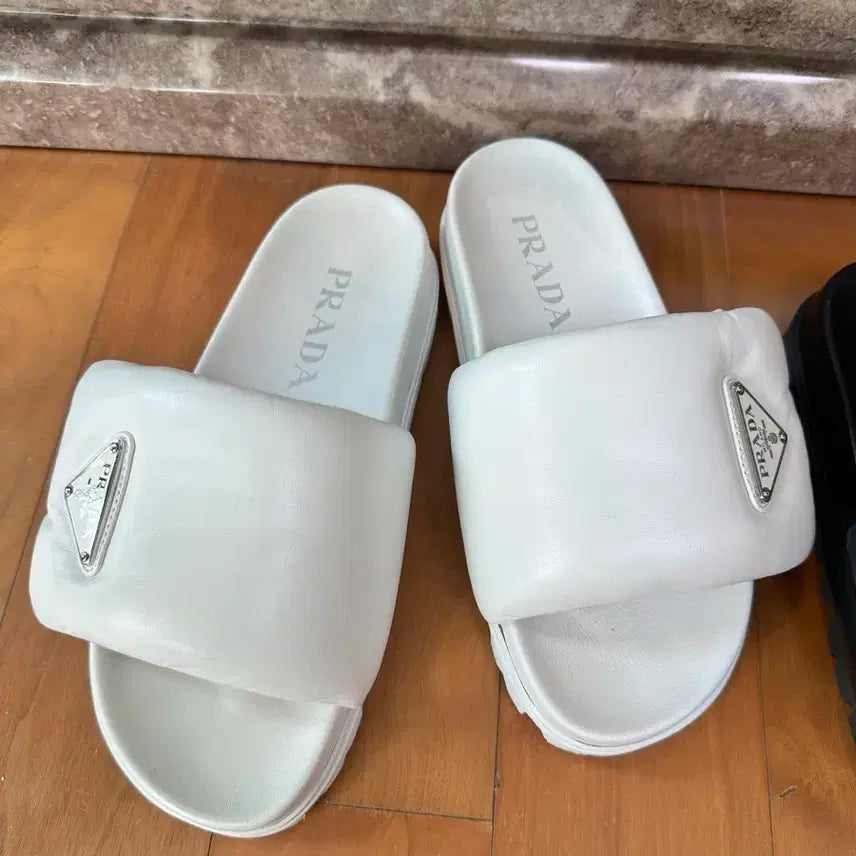 [BUNJANG] Prada Nappa Padded Triangle Logo Slippers / 프라다 나파패딩 삼각로고 슬리퍼 36 - 화이트