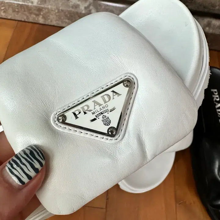[BUNJANG] Prada Nappa Padded Triangle Logo Slippers / 프라다 나파패딩 삼각로고 슬리퍼 36 - 화이트
