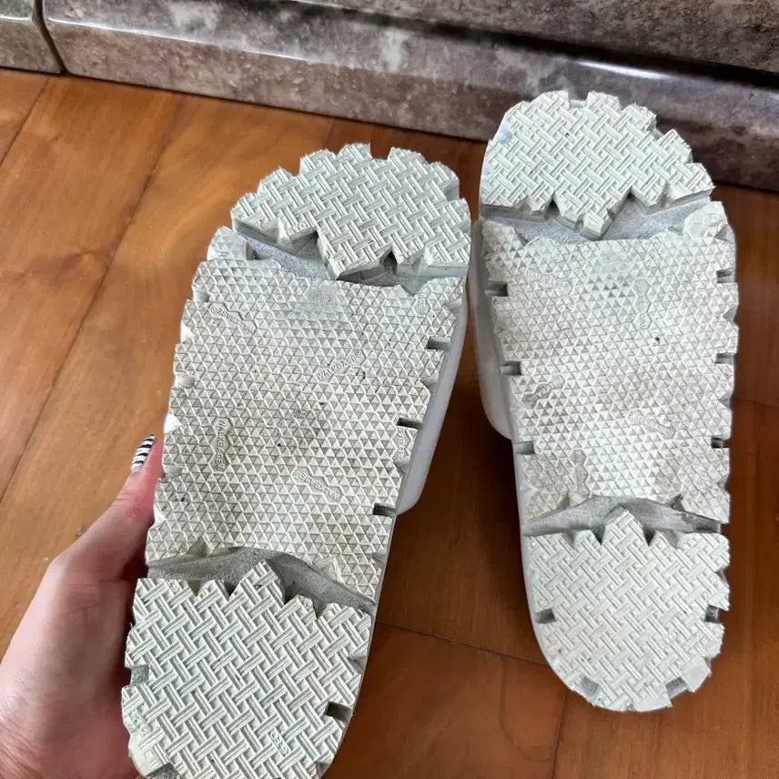 [BUNJANG] Prada Nappa Padded Triangle Logo Slippers / 프라다 나파패딩 삼각로고 슬리퍼 36 - 화이트