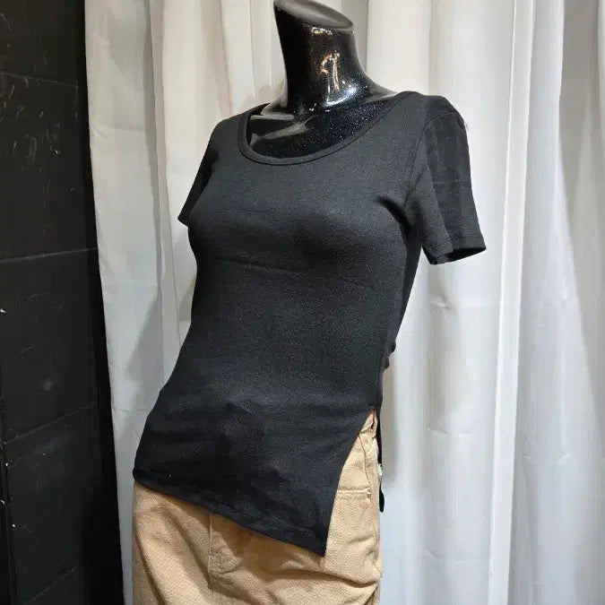 [BUNJANG] Black Side Slit Short Sleeve Top / 한쪽 옆트임 블랙 반팔