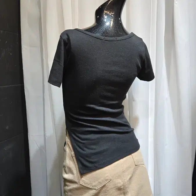 [BUNJANG] Black Side Slit Short Sleeve Top / 한쪽 옆트임 블랙 반팔