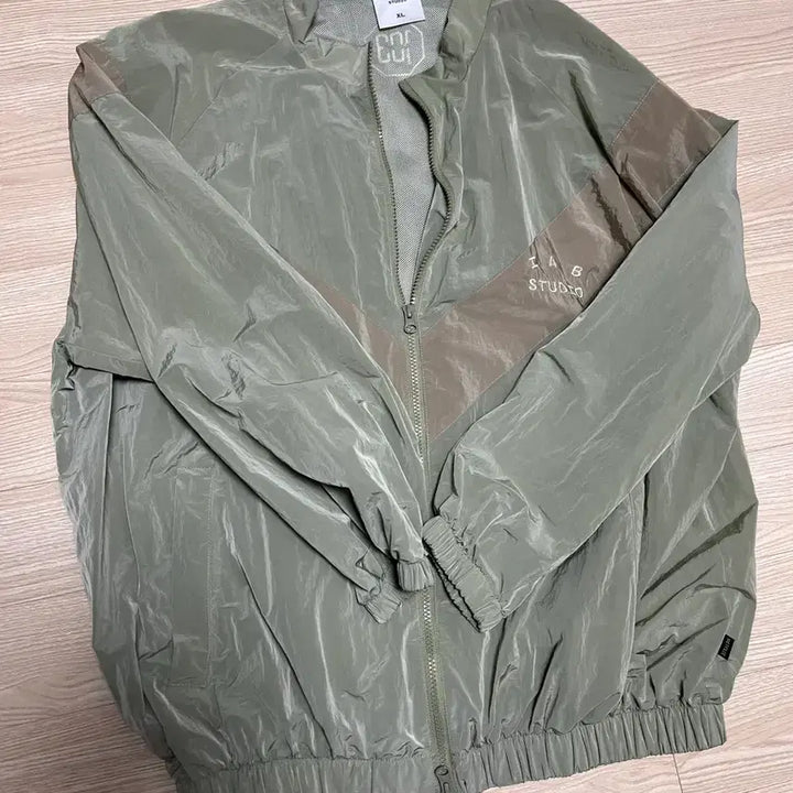 [BUNJANG] IAB STUDIO DP Windbreaker XL / IAB STUDIO DP 바람막이 XL 사이즈