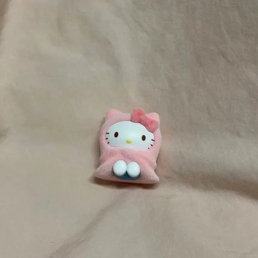 [BUNJANG] Sanrio Ibul Sok Gacha Figure - Hello Kitty / 산리오 이불 쏙 가챠 피규어 키티 헬로키티