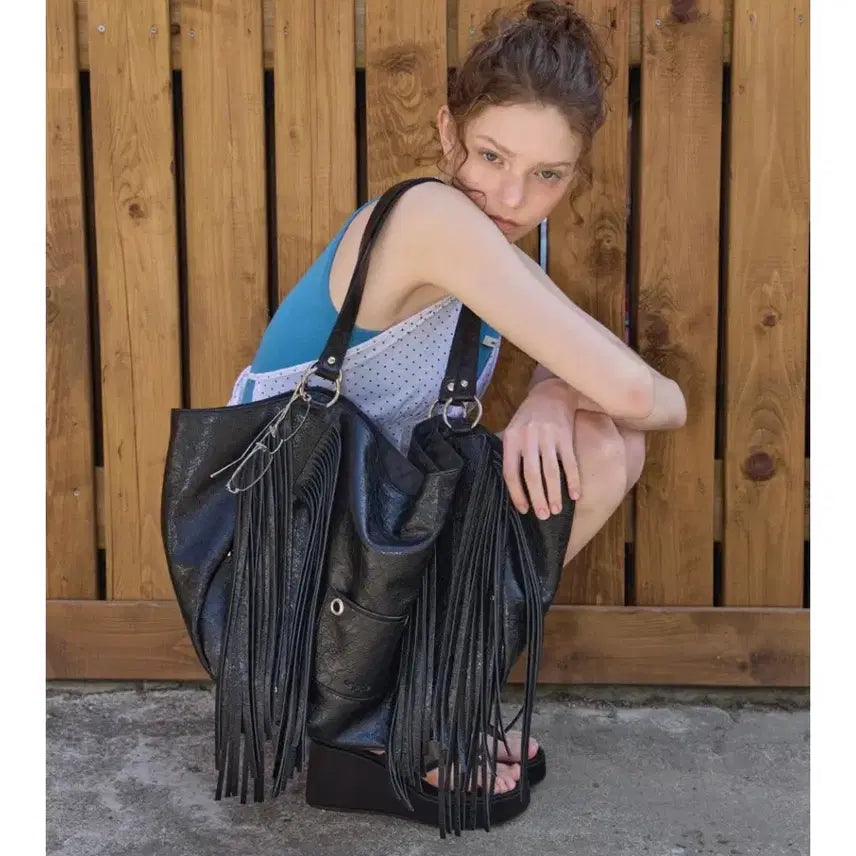 [BUNJANG] Lettery Tassel Shoulder Bag / 레터리 테슬 숄더백