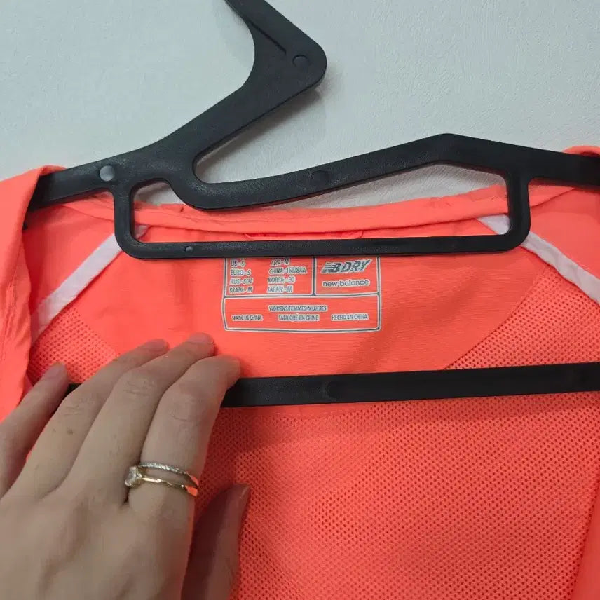 [BUNJANG] New Balance Windbreaker Coral/White M / 뉴발란스 바람막이 코랄/화이트 M