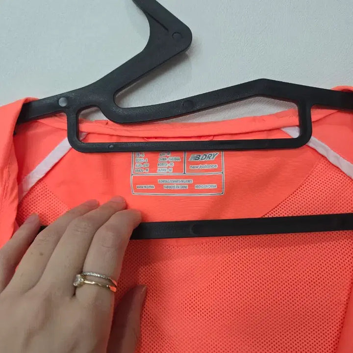 [BUNJANG] New Balance Windbreaker Coral/White M / 뉴발란스 바람막이 코랄/화이트 M
