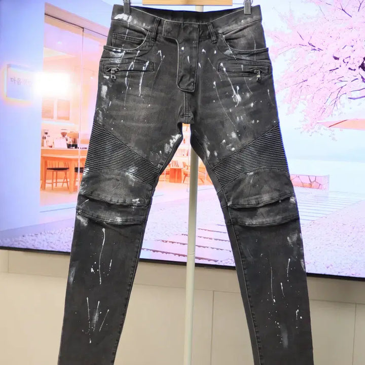 [BUNJANG] Balmain Black Biker Jeans with Paint Wash / 발망 블랙 바이커진 페인트 워싱 존재감 30