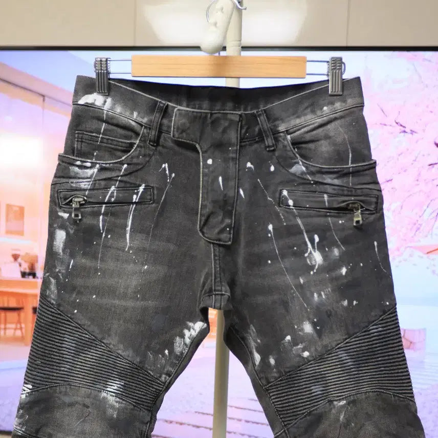 [BUNJANG] Balmain Black Biker Jeans with Paint Wash / 발망 블랙 바이커진 페인트 워싱 존재감 30