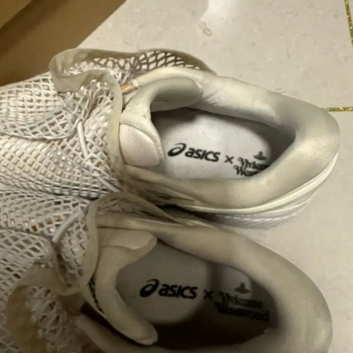 [BUNJANG] Asics x Vivienne Westwood Gel Kayano Sneakers / [270] 아식스 x 비비안 웨스트우드 젤 카야노