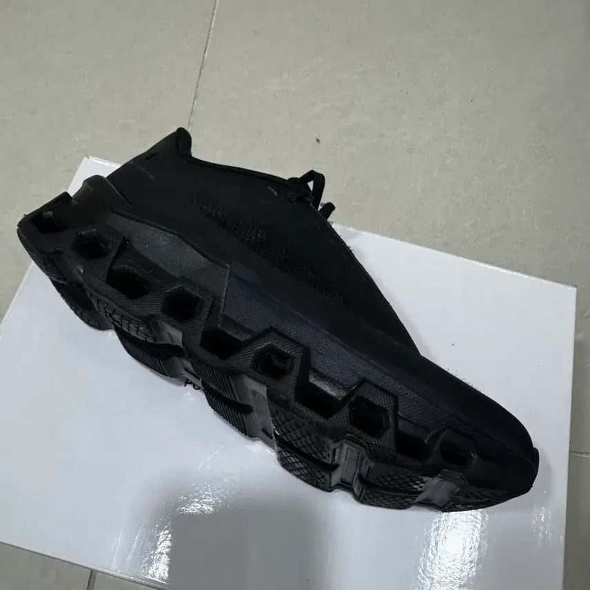 [BUNJANG] PAF X ON Cloudmonster 2 Black Sneakers / [225] PAF X ON 온러닝 클라우드 몬스터2 파프 온 블랙