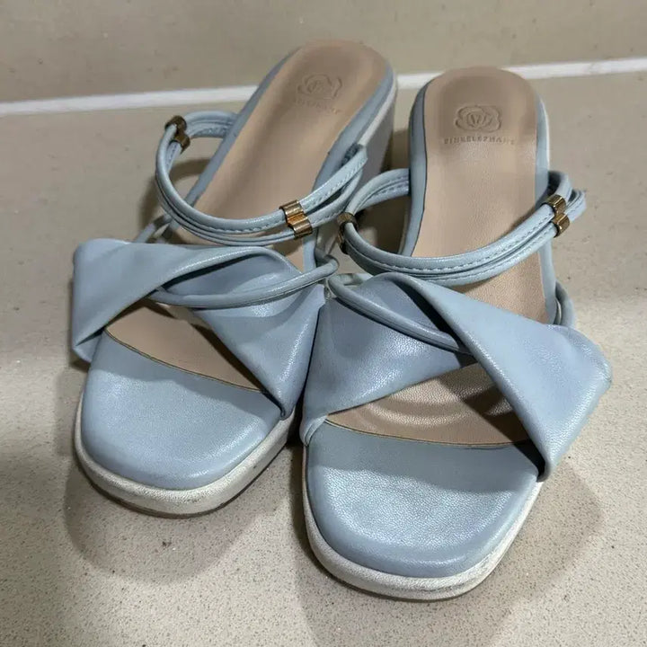 [BUNJANG] Pink Elephant Sky Blue Strap Sandals / 핑크엘리펀트 스트랩 샌들 하늘색