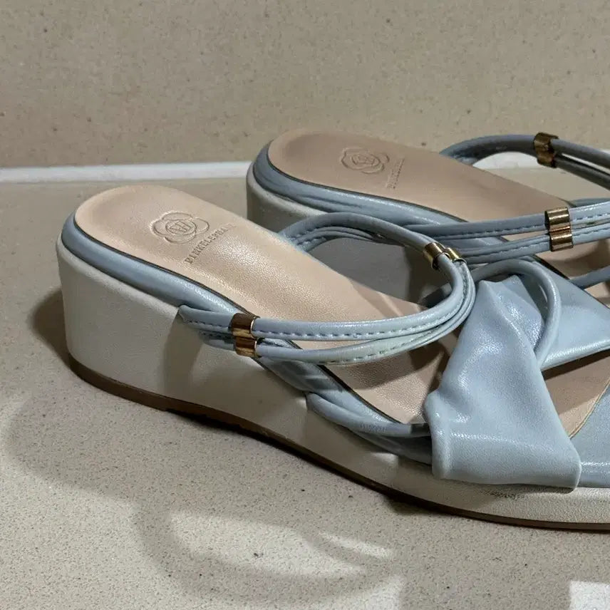[BUNJANG] Pink Elephant Sky Blue Strap Sandals / 핑크엘리펀트 스트랩 샌들 하늘색