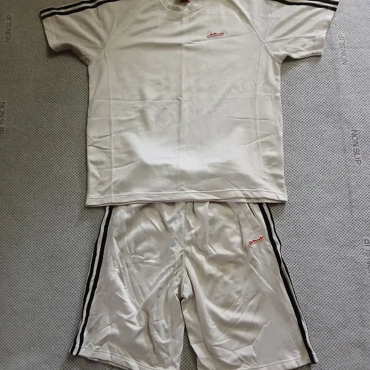 [BUNJANG] Adidas La Douche White Short Sleeve Training Set / 아디다스La Douche 화이트 반팔 트레이닝복 세트