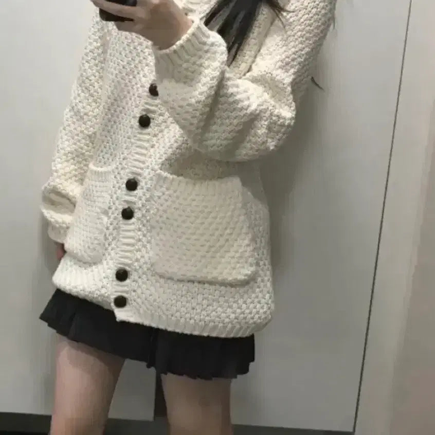 [BUNJANG] Mireco Turtle-Button Knit Cardigan Ivory / 미레코 TURTLE-BUTTON KNIT CARDIGAN IVORY