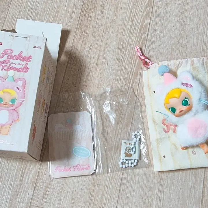 [BUNJANG] Pop Mart Baby Molly Pocket Friends Keychain White / 팝마트 베이비몰리 포켓 주머니 속 친구들 인형 키링 화이트
