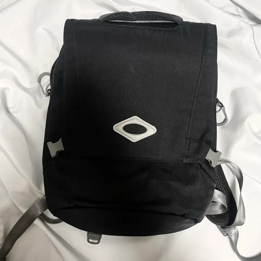 [BUNJANG] Mischeif Flap Backpack Black 미스치프 플랩 백팩 / Mischeif Flap Backpack Black 미스치프 플랩 백팩