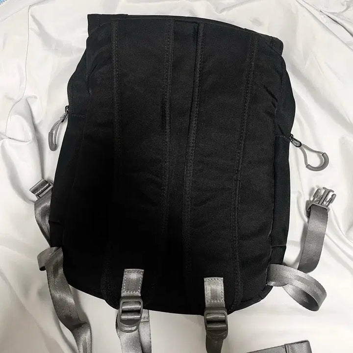 [BUNJANG] Mischeif Flap Backpack Black 미스치프 플랩 백팩 / Mischeif Flap Backpack Black 미스치프 플랩 백팩