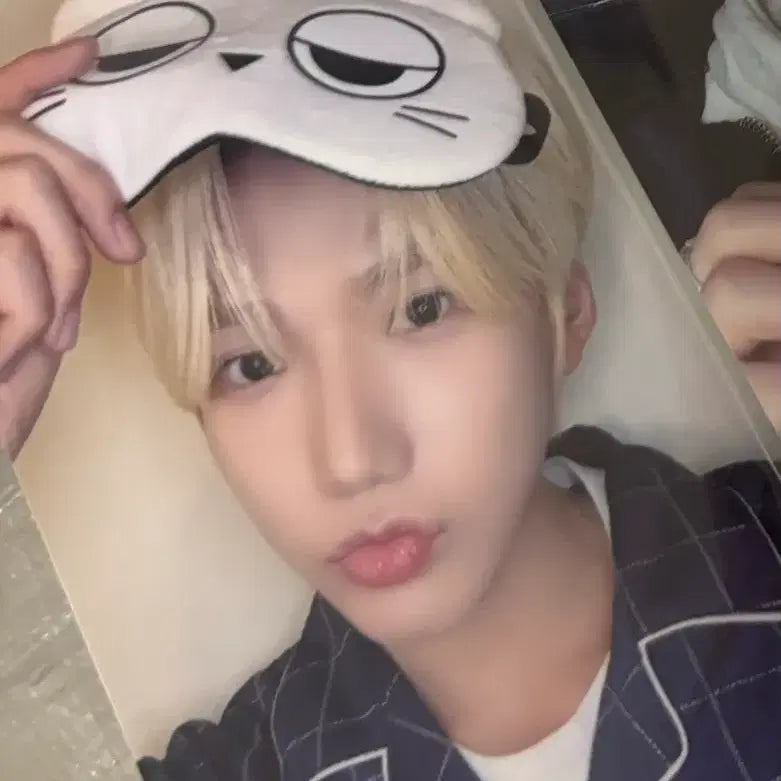 [BUNJANG] Keeveat Up Hyunmin Pajama Version POB / 키빗업 현민 파자마 버전 미공포