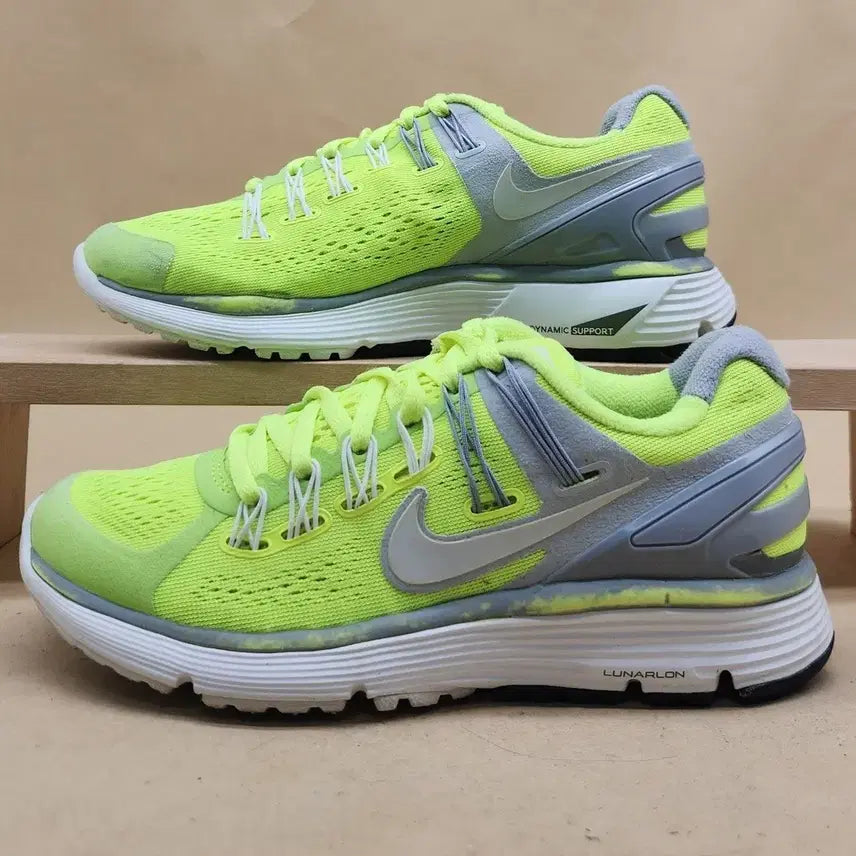[SOLD OUT] 나이키 루나이클립스 여성 운동화 230