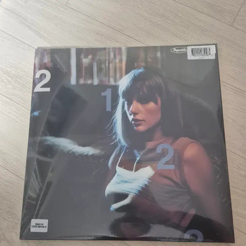 [BUNJANG] Taylor Swift Signed Midnights LP / 테일러 스위프트 싸인 lp 새제품
