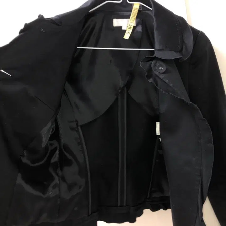 [BUNJANG] Koeseo Ohasio Black Ruffle Round Collar Stitch Jacket / 검정 프릴 러플 라운드카라 스티치 자켓 코이세이오 오헤시오