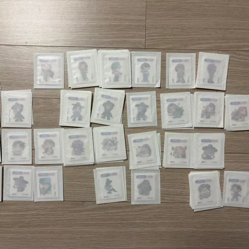 [BUNJANG] Amos Cade Hunter 32-Piece Sticker Set / 아모스케데헌 띠부씰 32종판매