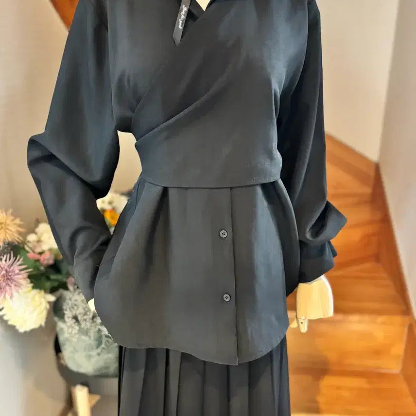 [SOLD OUT] 블랙 레이어드 스타일 상의