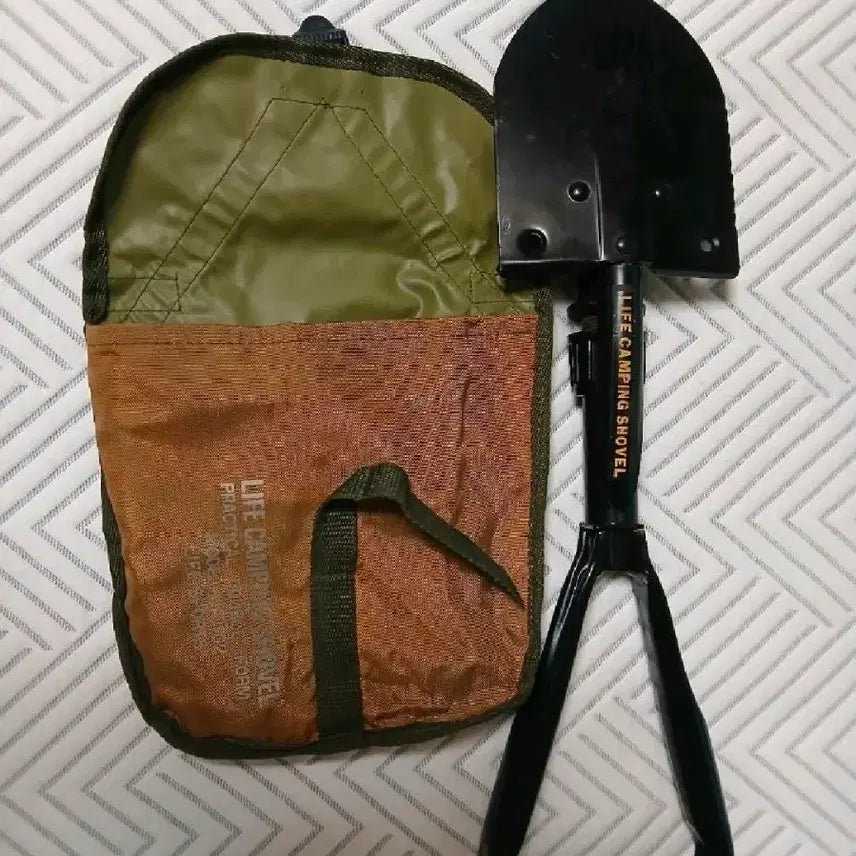 [BUNJANG] DIGI LOCA Portable Folding Shovel / (1970-80년대 골동품)휴대용3단  야전삽(DIGI LOCA 제품)