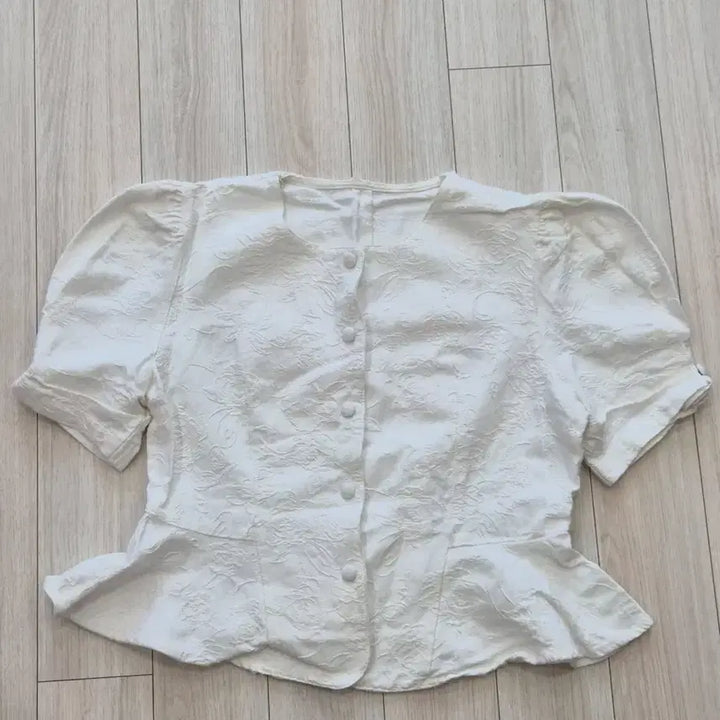 [BUNJANG] Round Neck Puff Sleeve Blouse Ivory / 라운드넥 퍼프 반팔 블라우스 아이보리