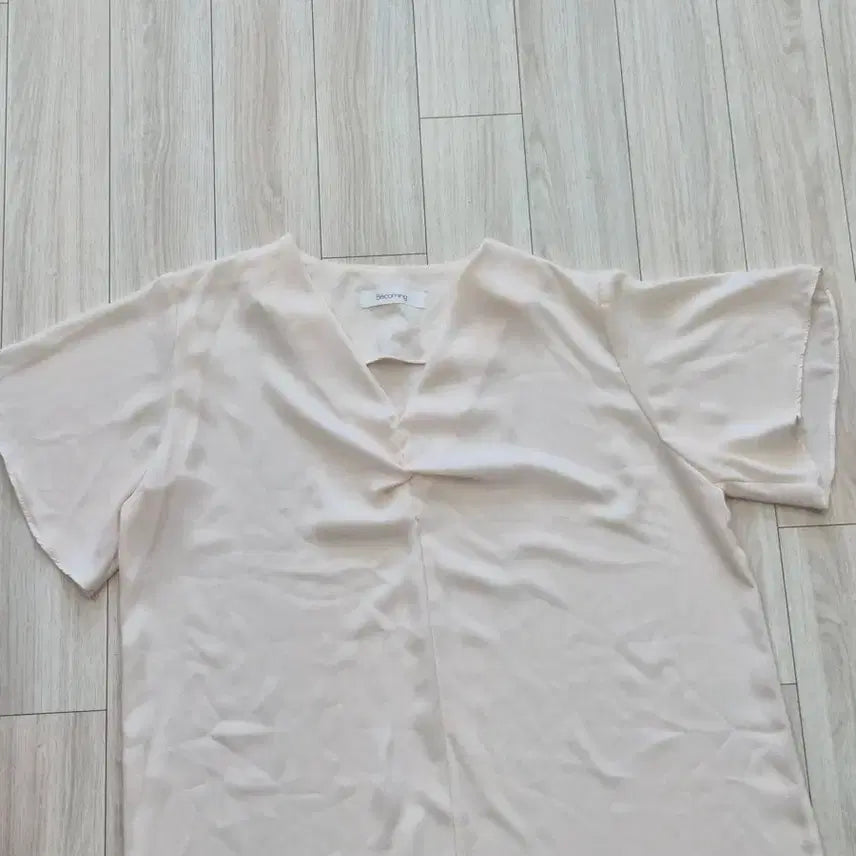 [BUNJANG] V-neck Shirred Short Sleeve Blouse / 브이넥 셔링 반팔 블라우스 연핑크