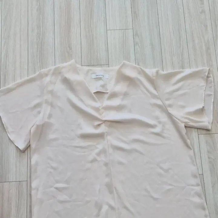 [BUNJANG] V-neck Shirred Short Sleeve Blouse / 브이넥 셔링 반팔 블라우스 연핑크