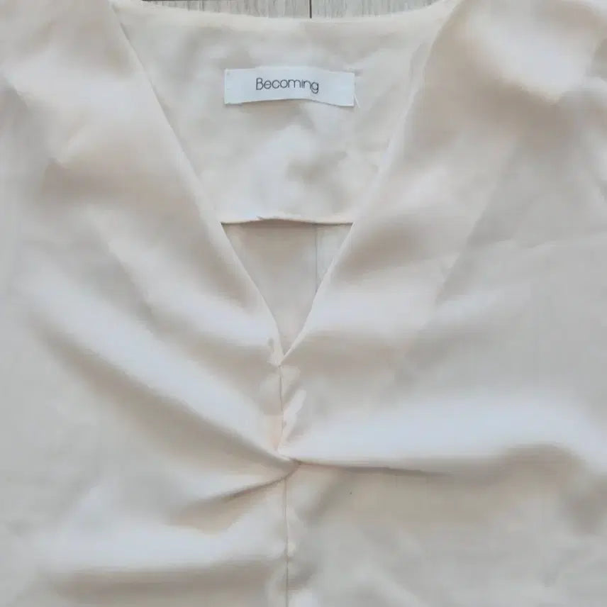 [BUNJANG] V-neck Shirred Short Sleeve Blouse / 브이넥 셔링 반팔 블라우스 연핑크