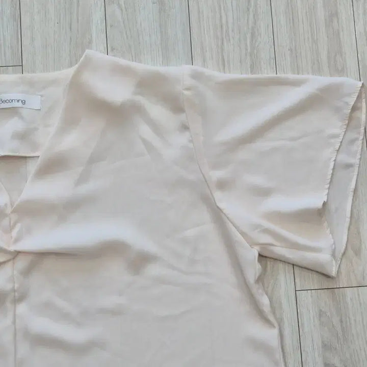 [BUNJANG] V-neck Shirred Short Sleeve Blouse / 브이넥 셔링 반팔 블라우스 연핑크