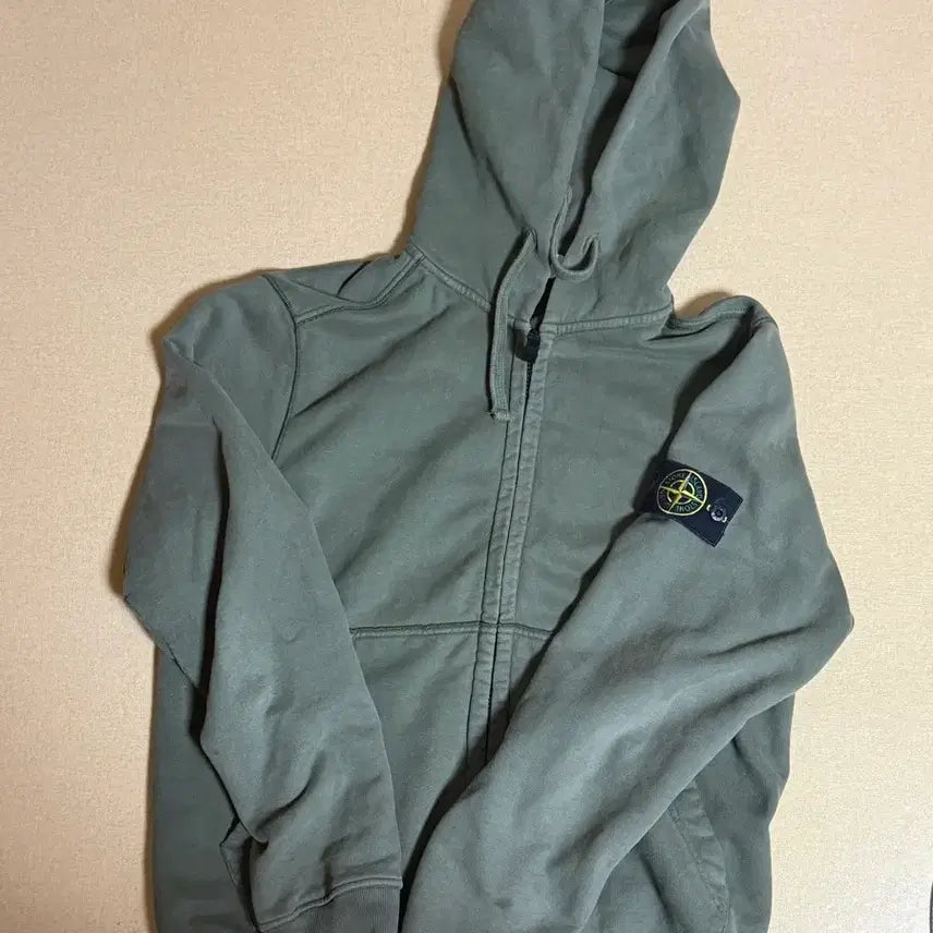 [SOLD OUT] 스톤아일랜드 후드집업 올리브그린 L
