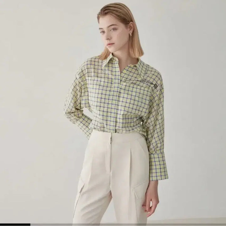 [BUNJANG] EGOIST Seam Detail Feminine Blouse / 에고이스트 절개 포인트 페미닌 블라우스