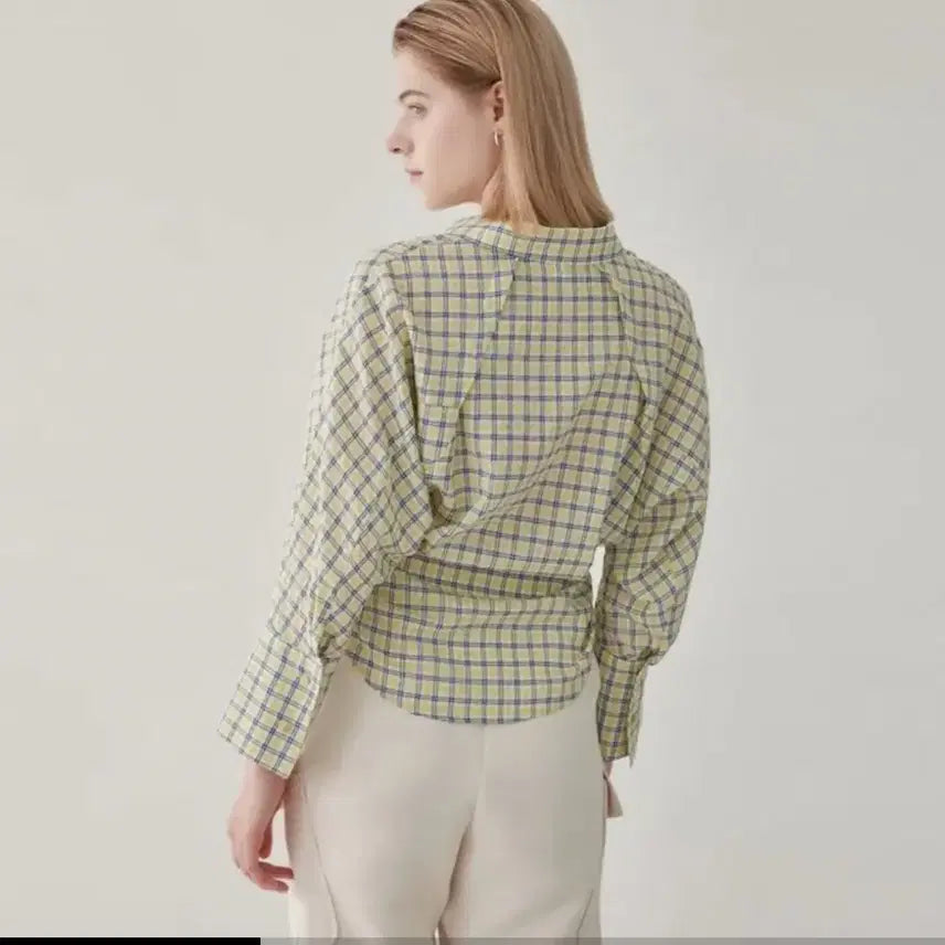 [BUNJANG] EGOIST Seam Detail Feminine Blouse / 에고이스트 절개 포인트 페미닌 블라우스