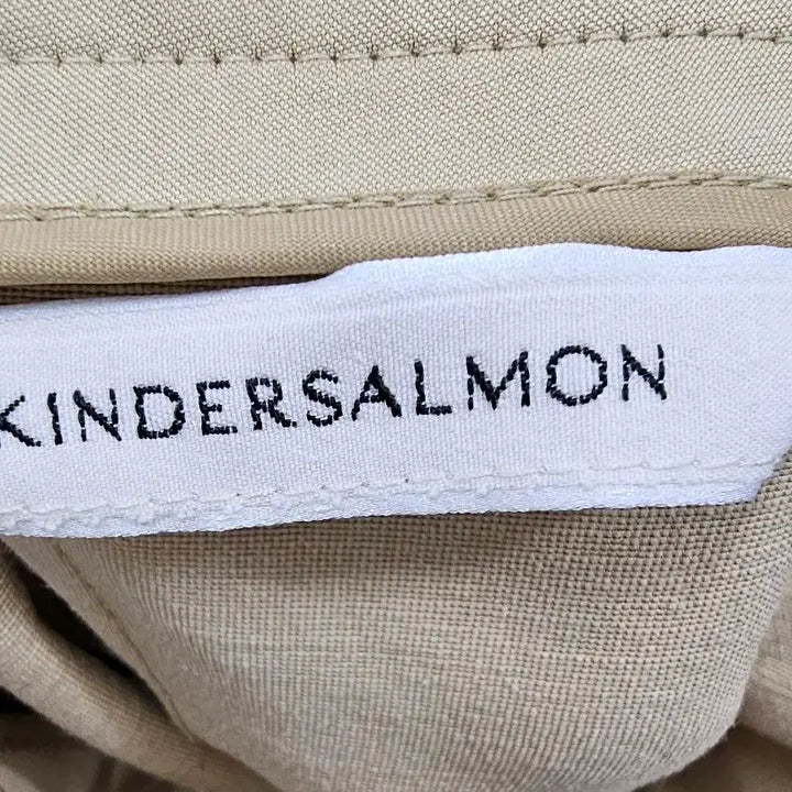 [SOLD OUT] 킨더살몬 우먼 볼류미너스 뒤트임 미디 스커트 베이지
