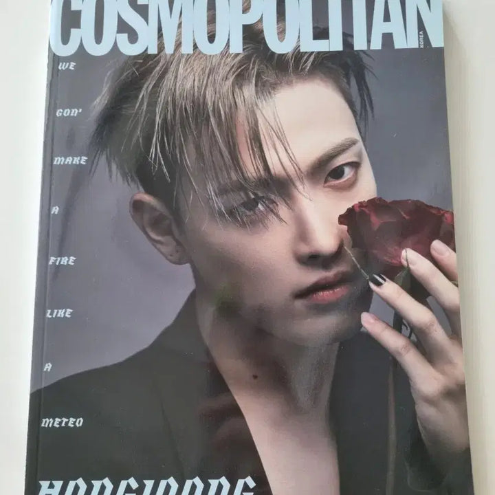 [SOLD OUT] 엽서 포함)에이티즈 코스모폴리탄 홍중 커버 잡지 매거진