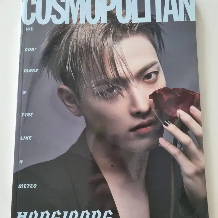 [SOLD OUT] 엽서 포함)에이티즈 코스모폴리탄 홍중 커버 잡지 매거진
