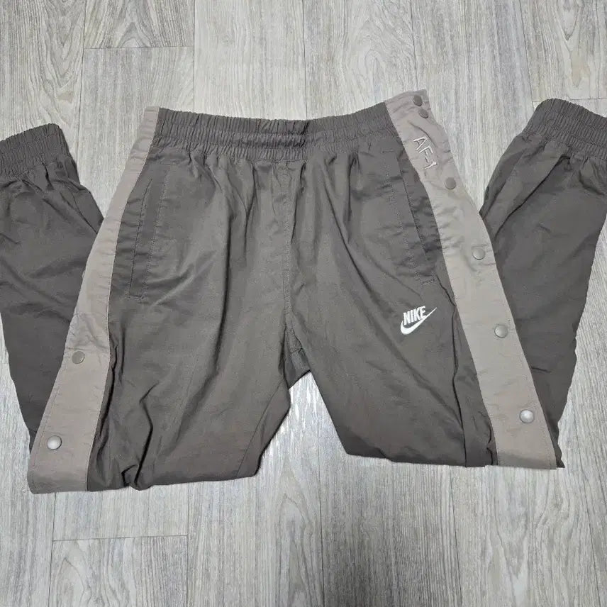 [BUNJANG] Nike AF1 Side Button Track Pants / 나이키 AF1 사이드 버튼 트랙 팬츠