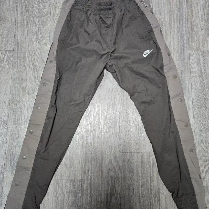 [BUNJANG] Nike AF1 Side Button Track Pants / 나이키 AF1 사이드 버튼 트랙 팬츠